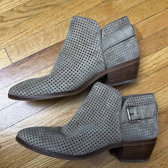 Khaki suede leather booties with cut out - Picture 4 of 7